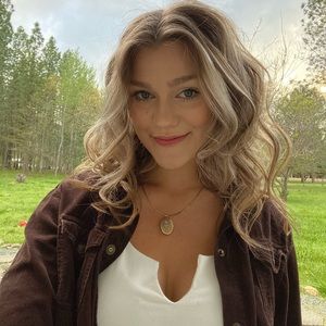 Meet your Posher, Avery